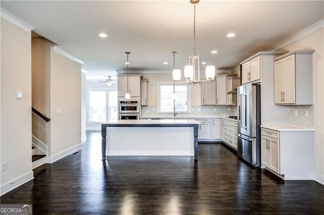 property at 827 Stone Ridge Ln NE