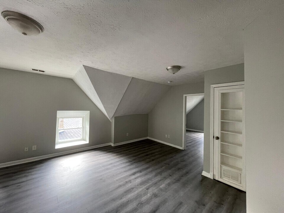 1816 W Jefferson St, Unit 3 in Louisville, KY - Foto de edificio