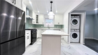 157-27 19th Ave in Queens, NY - Building Photo - Building Photo