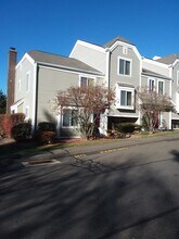 71 Aiken St, Unit B 3 in Norwalk, CT - Building Photo - Building Photo