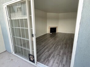 10920 Moorpark St in North Hollywood, CA - Foto de edificio - Building Photo