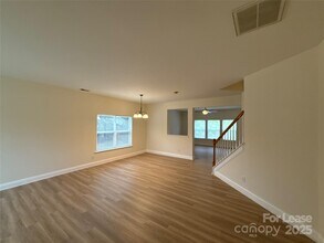 1207 Jade Glen Dr in Charlotte, NC - Foto de edificio - Building Photo