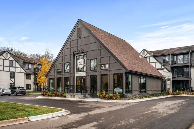 430 Mendota in West St. Paul, MN - Building Photo - Building Photo