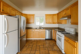 5001 Rockford Dr in San Diego, CA - Building Photo - Building Photo