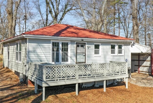 property at 823 E Tinsley St