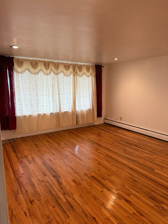 8404 Glenwood Rd in Brooklyn, NY - Building Photo - Building Photo