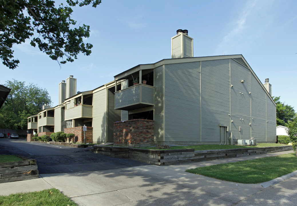 1207 S Quaker Ave in Tulsa, OK - Building Photo