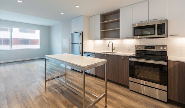 50 Rogers St, Unit 413 in Cambridge, MA - Building Photo - Building Photo