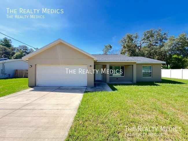 190 Fisher Way in Ocklawaha, FL - Building Photo - Building Photo