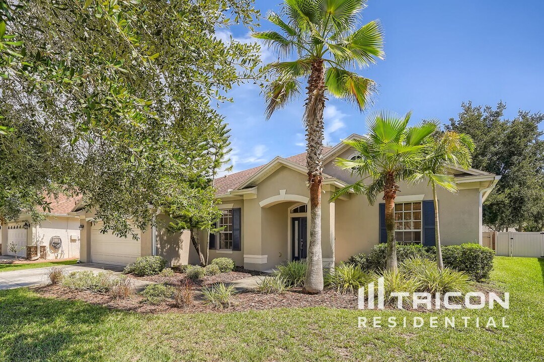 7646 Whispering Wind Dr in Land O Lakes, FL - Building Photo