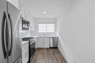 Pacific Apartment Homes at Ermanita in Torrance, CA - Building Photo