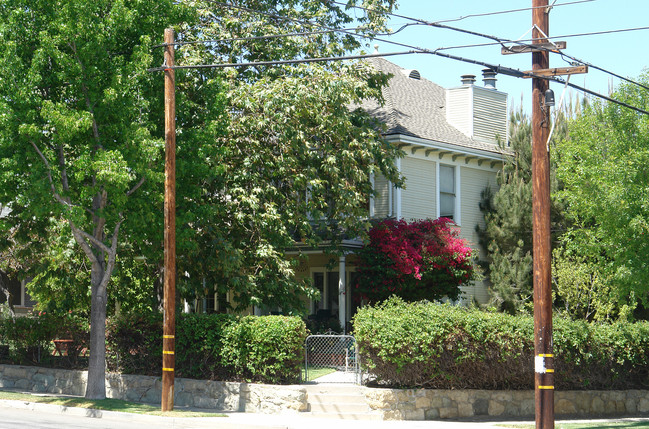 303 N Mill St in Santa Paula, CA - Building Photo - Building Photo