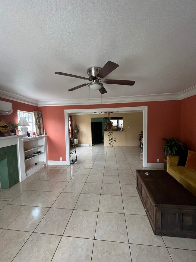 4327 Kenwood Ave, Unit Front House in Los Angeles, CA - Building Photo - Building Photo