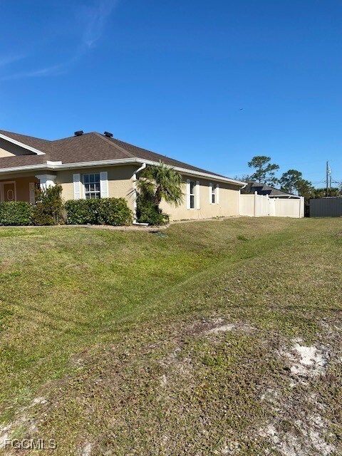 3519 NE 12th Pl in Cape Coral, FL - Building Photo - Building Photo