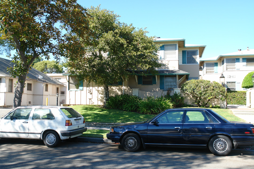 1241 E Harvard St in Glendale, CA - Building Photo