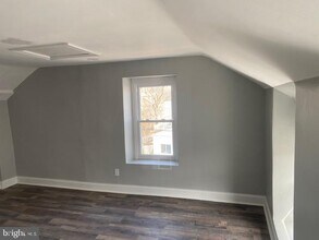 182 Dupont St in Philadelphia, PA - Building Photo - Building Photo