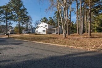 5081 Hubert Dr in Powder Springs, GA - Building Photo - Building Photo