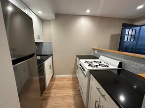 61 Phillips St, Unit A in Boston, MA - Building Photo - Building Photo