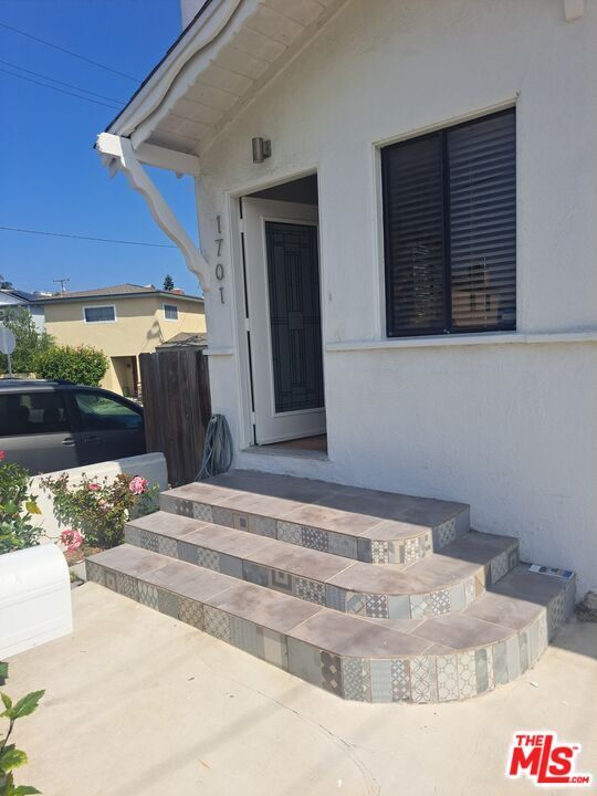 1701 Speyer Ln in Redondo Beach, CA - Building Photo - Building Photo