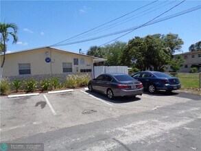 345 NW 5th St-Unit -3 in Pompano Beach, FL - Foto de edificio - Building Photo