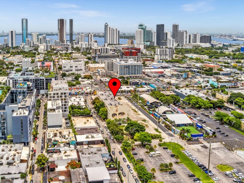 250 NE 23rd St in Miami, FL - Building Photo