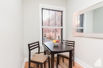 2906 N Mildred Ave in Chicago, IL - Building Photo - Building Photo