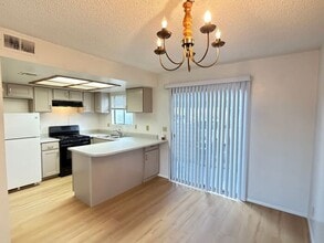 894 Slumpstone Way in Las Vegas, NV - Building Photo - Building Photo