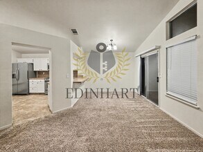 2282 E Decatur Ave in Fresno, CA - Foto de edificio - Building Photo