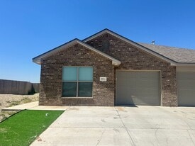 2013 Aberdeen Ave in Wolfforth, TX - Building Photo
