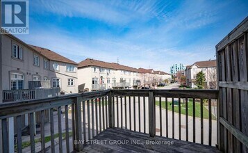 10 Post Oak Dr in Richmond Hill, ON - Building Photo - Building Photo