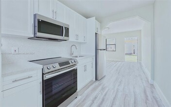 1010 Opa-locka Blvd-Unit -#2 in Opa Locka, FL - Building Photo - Building Photo