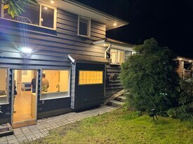 810 Burley Dr in West Vancouver, BC - Building Photo