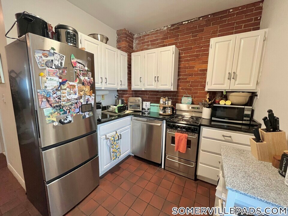 164 Broadway in Somerville, MA - Building Photo