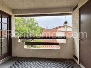 2425 Cranston Dr in Escondido, CA - Foto de edificio - Building Photo