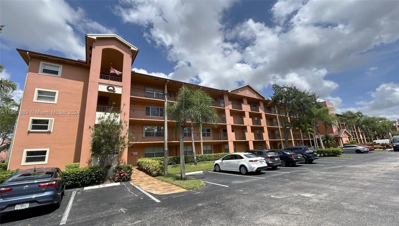 601 SW 142nd Ave in Pembroke Pines, FL - Building Photo