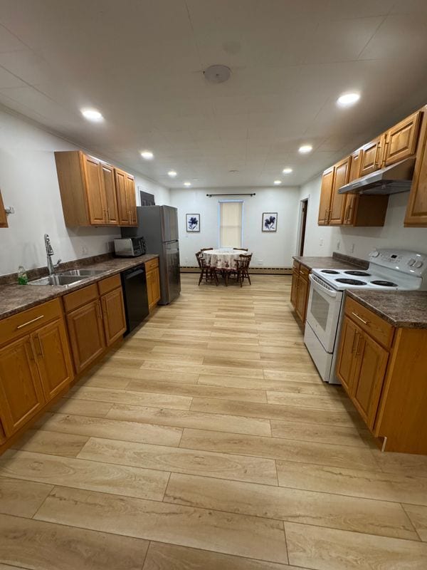 664 Chicopee St in Chicopee, MA - Foto de edificio - Building Photo