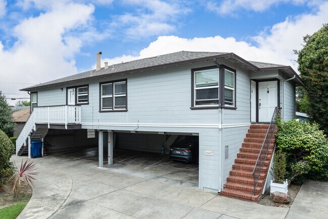 1607 Santa Clara Ave in Alameda, CA - Foto de edificio - Building Photo