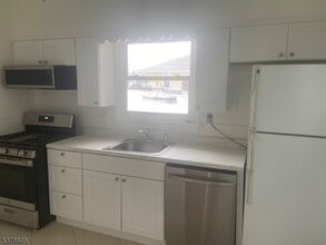 35 Coe Ave in Hillside, NJ - Building Photo - Building Photo