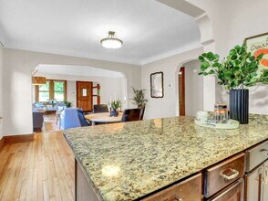3004 E Minnehaha Pkwy in Minneapolis, MN - Building Photo - Building Photo