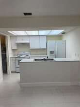 4696 Golden Gate Pkwy-Unit -A in Naples, FL - Foto de edificio - Building Photo