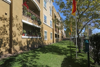 Harbor Grove Apartments in Garden Grove, CA - Foto de edificio - Building Photo
