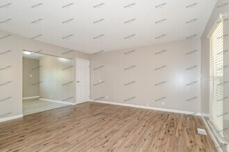 2465 Stoney End Ct in Florissant, MO - Building Photo - Building Photo