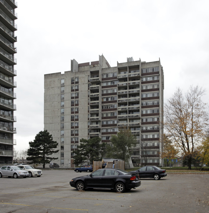 Oak Hill in Oakville, ON - Building Photo