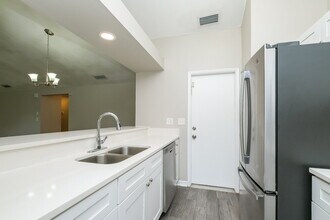 1191 Mineola Cir in Palm Harbor, FL - Building Photo - Building Photo