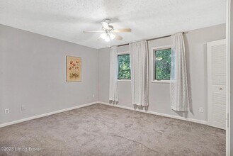 324 Cres Spring Dr in Louisville, KY - Building Photo - Building Photo
