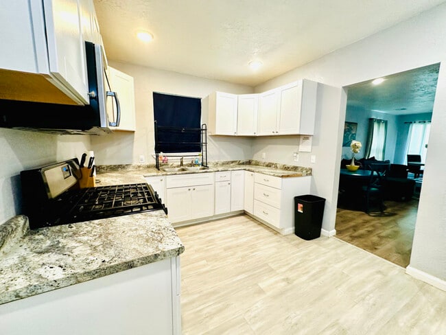 606 NW Dearborn Ave in Lawton, OK - Building Photo - Building Photo