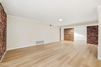 1724 Eagle Peak Ave in Simi Valley, CA - Foto de edificio - Building Photo