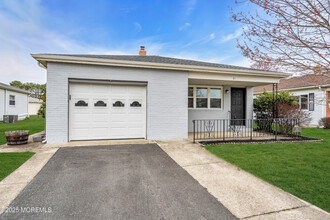 10 Tijuana Ct in Toms River, NJ - Building Photo - Building Photo