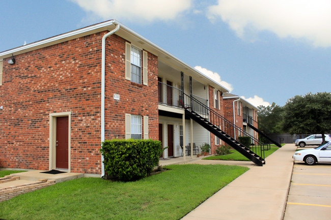 Hillstone on the Parkway in College Station, TX - Building Photo - Building Photo