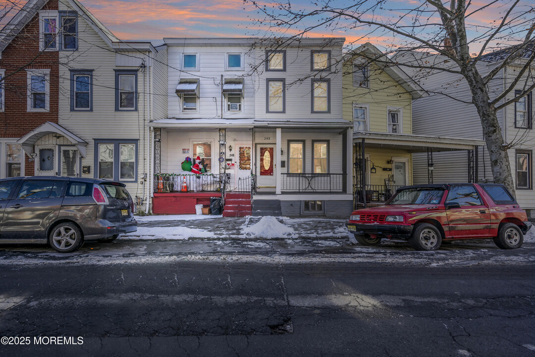 243 Morris Ave in Trenton, NJ - Building Photo